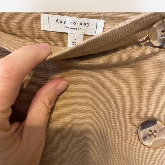 Blu Pepper Beige Button-Front Mini Skirt NWTGS Size Large - Picture 3 of 6